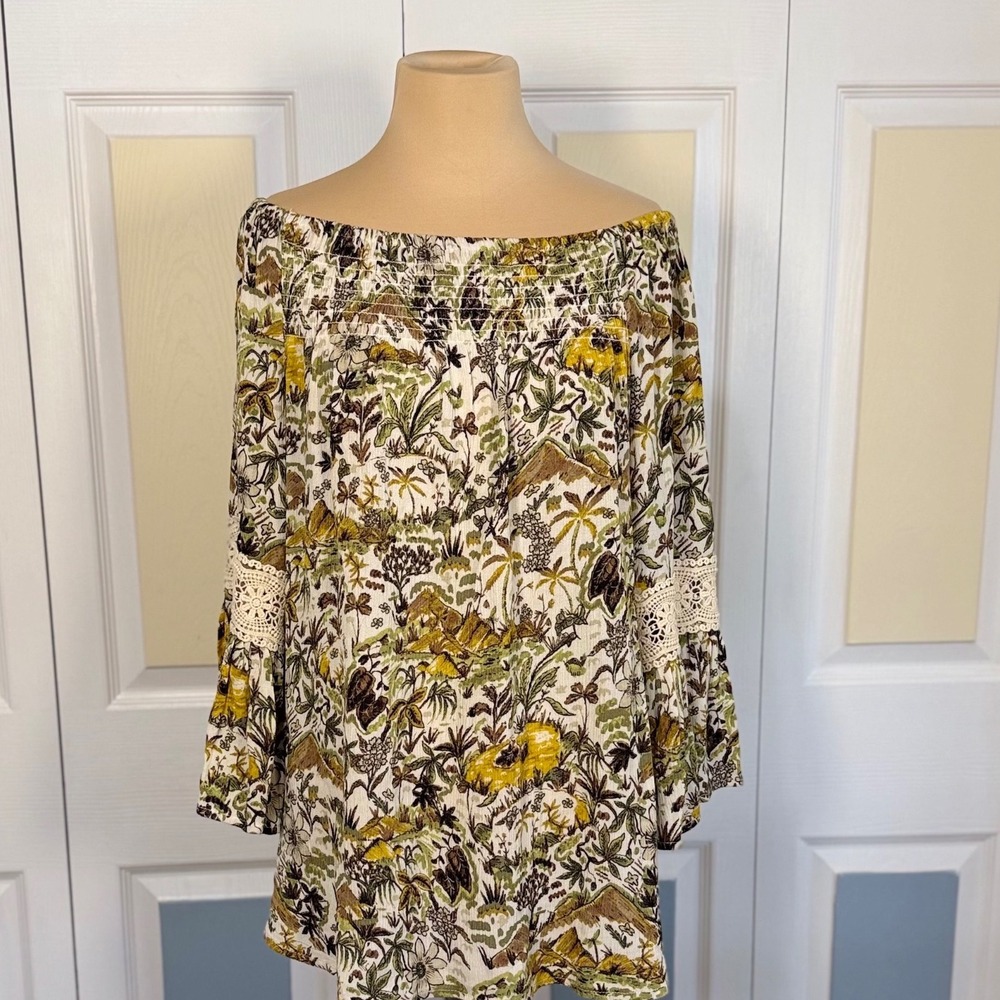 Stitch by Chenault Smocked Off Shoulder Bell Sleeve Island Print Top S NEW